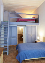 Lila Guesthouse Quadruple Blue 1