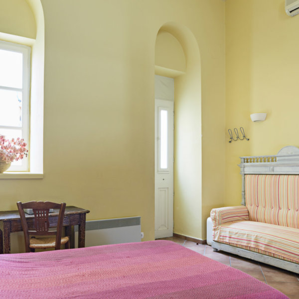 Lila Guesthouse Quadruple Yellow 4