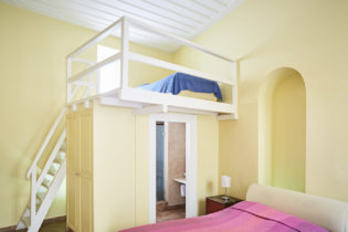 Lila Guesthouse Quadruple Yellow 6