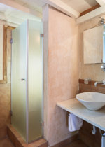 Lila Guesthouse Quadruple Yellow 9
